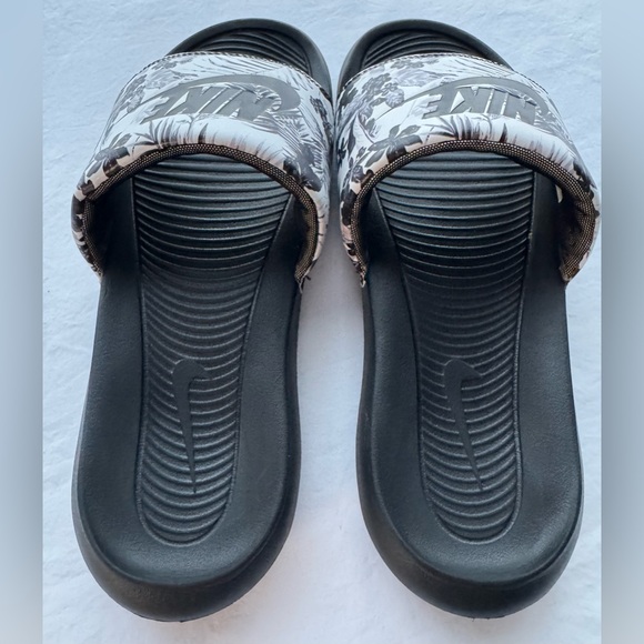 Nike Women's Victori One Floral Print Slides Size 9 - Picture 3 of 5